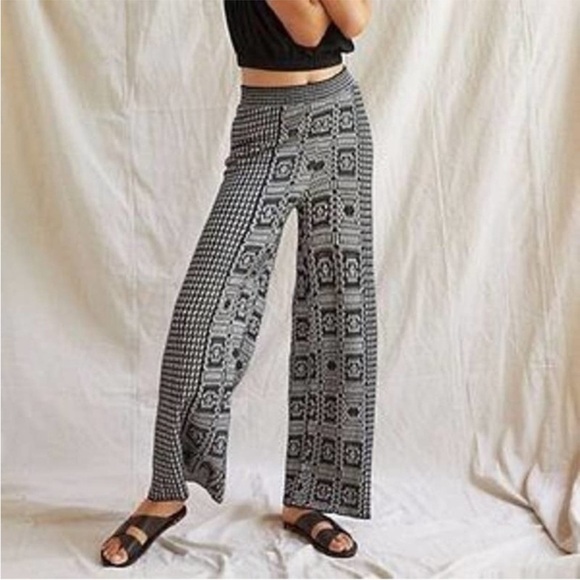 Anthropologie Cecilia Prado womans boho Abstract
Knit Wide Leg Pants Size CD - Picture 5 of 14